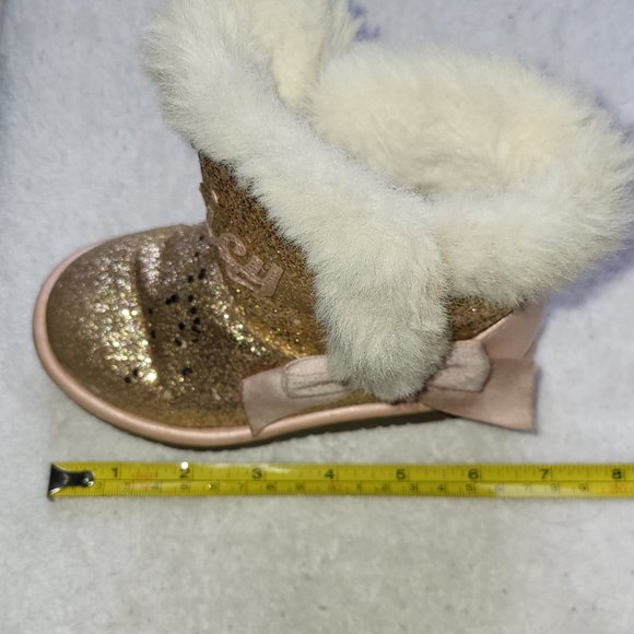 JUICY COUTURE GIRLS FURRY COMFORTABLE SNOW BOOT GOLD GLITTER SIZE 8M GUC SEE PIC - Picture 9 of 10